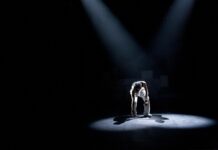 Jak ocenić obciążenie sceny modułowej, montaż wciągarek